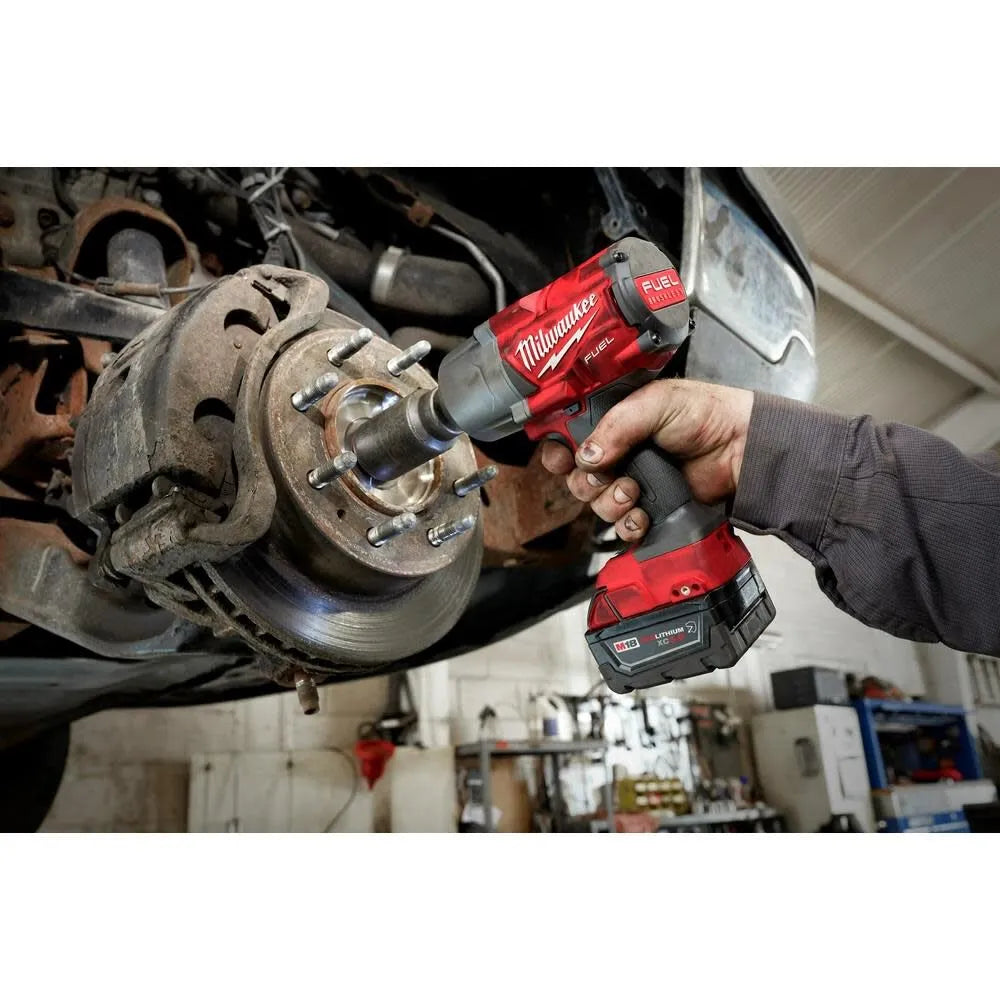Milwaukee M18 FUEL 1/2 in. High-Torque Impact Wrench Kit 2767-22R, Friction Ring, 2x XC5.0 Batteries