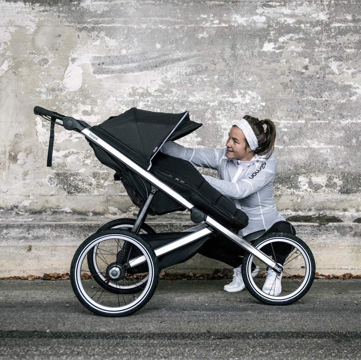 Thule Glide Performance Jogging Stroller – Fixed 16" Front Wheel, Hand Brake, Compact Fold (Black/Blue)